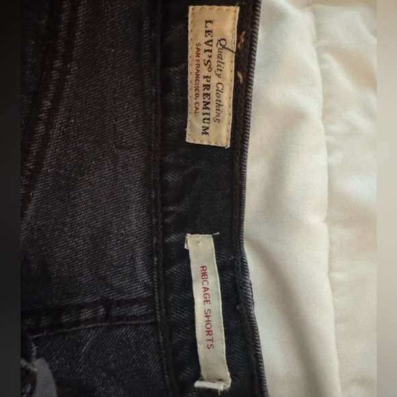 LEVI’S SHORTS. Ribcage - Picture 3 of 4